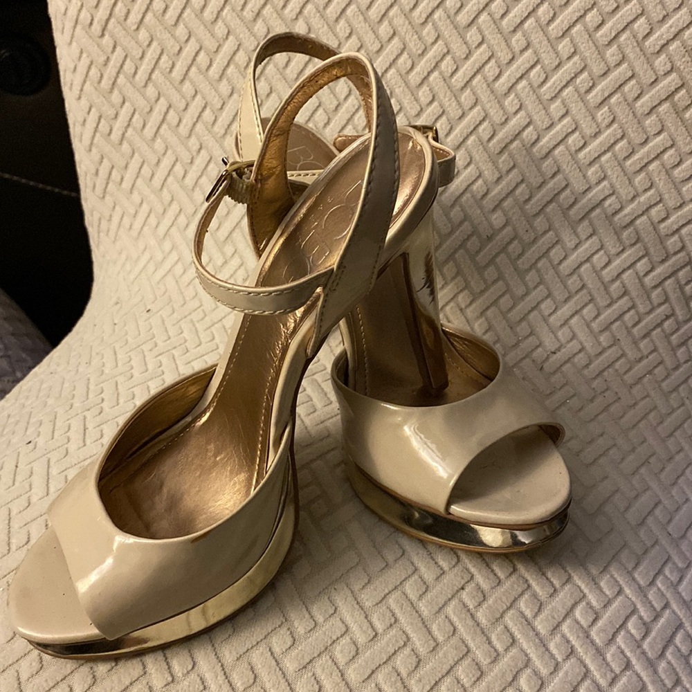 Beautiful heels like new no box